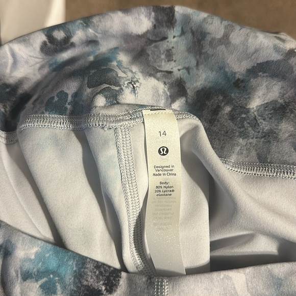 Floral Patterned Leggings - Picture 2 of 2